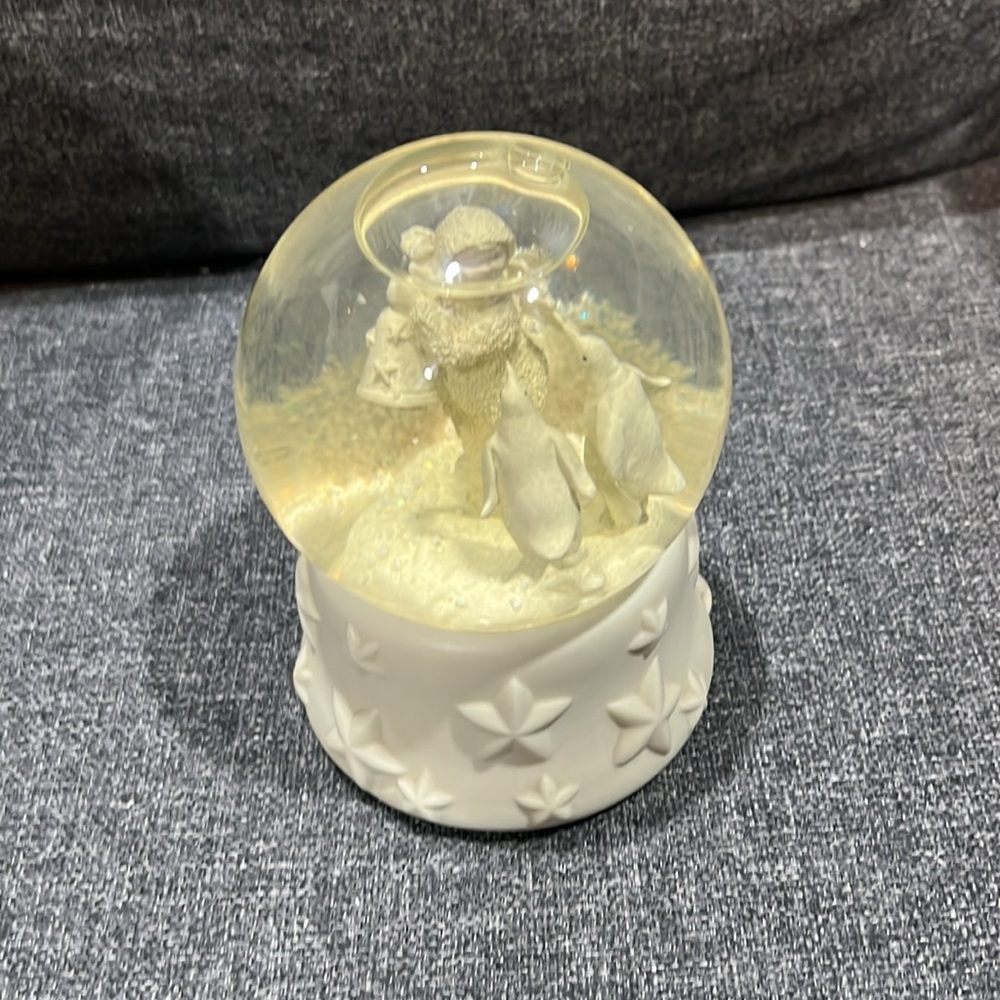 Department 56 Snowbabies musical water globe "Jingle bells"